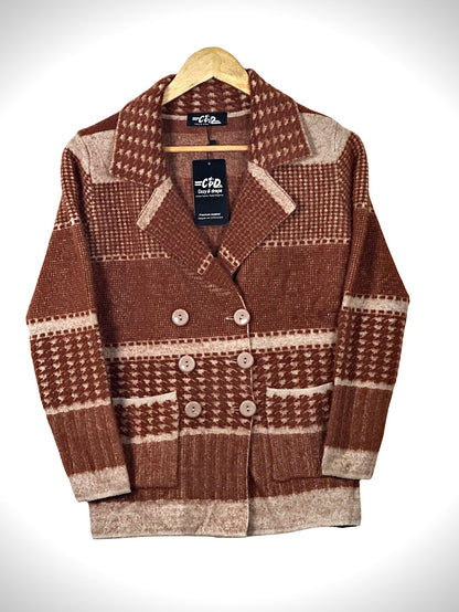 Cozy&Drape brown and beige patterned knit cardigan coat with a double-breasted button front and notched lapels.