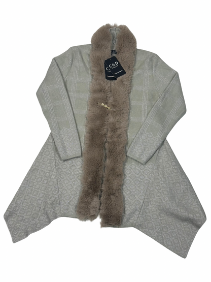 Cozy&Drape open shrug cardigan in light grey with a soft brown faux fur muffler collar and geometric pattern